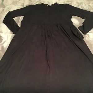Black long sleeve maxi dress w/pockets